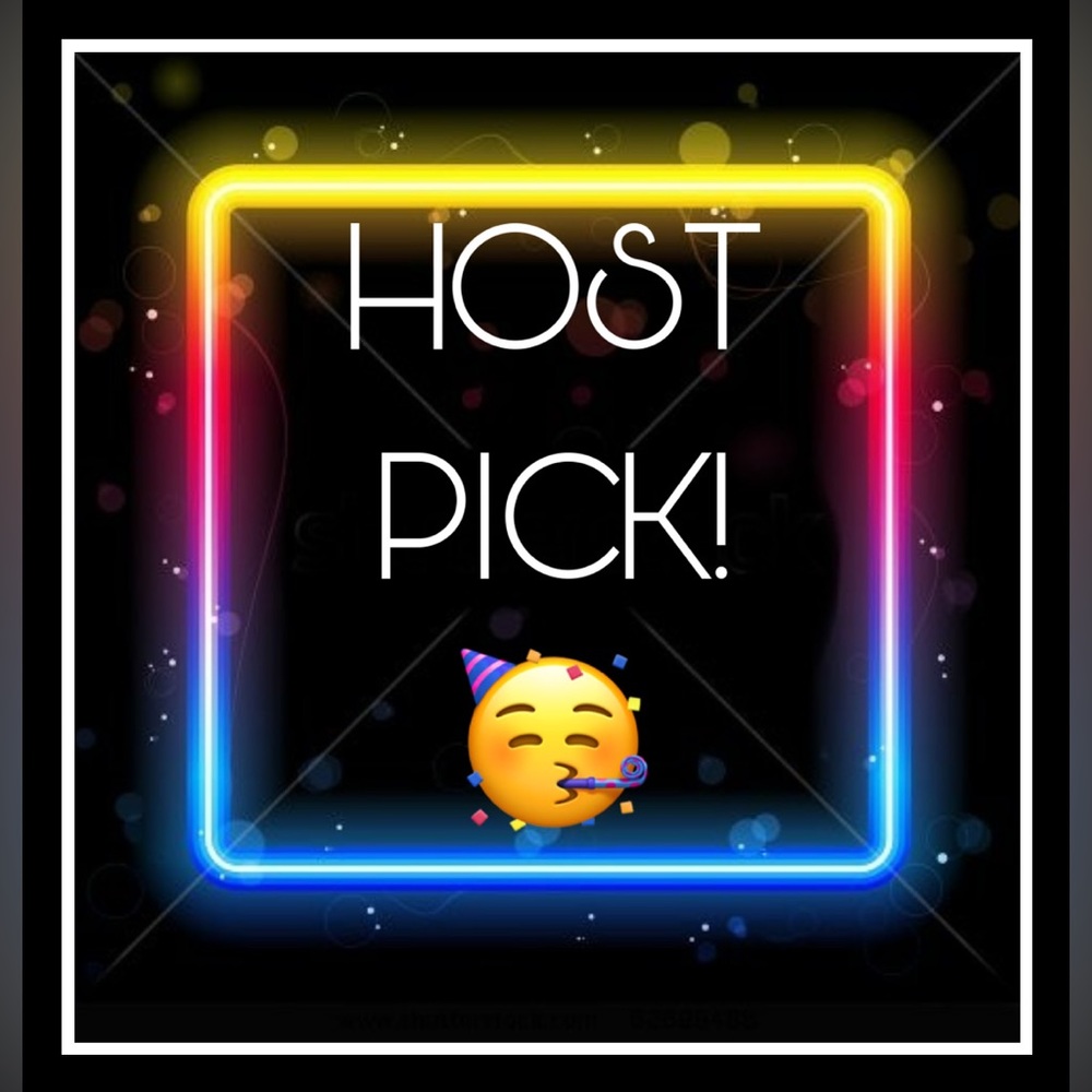 🥳🥳🎉HOST PICK!!!🥳Eyelet Puff-sleeve popover top with removable cami inside!! - Picture 11 of 11